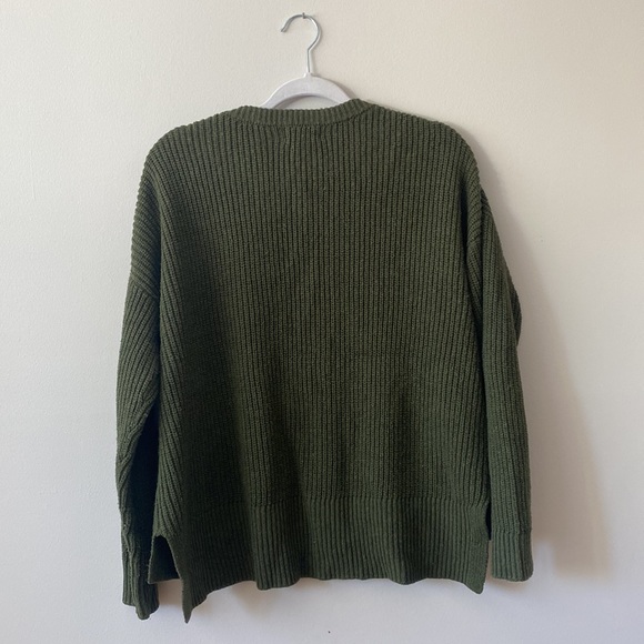 Olive Sweater - Tight knit detail with front pockets!  Size: M - Picture 4 of 4